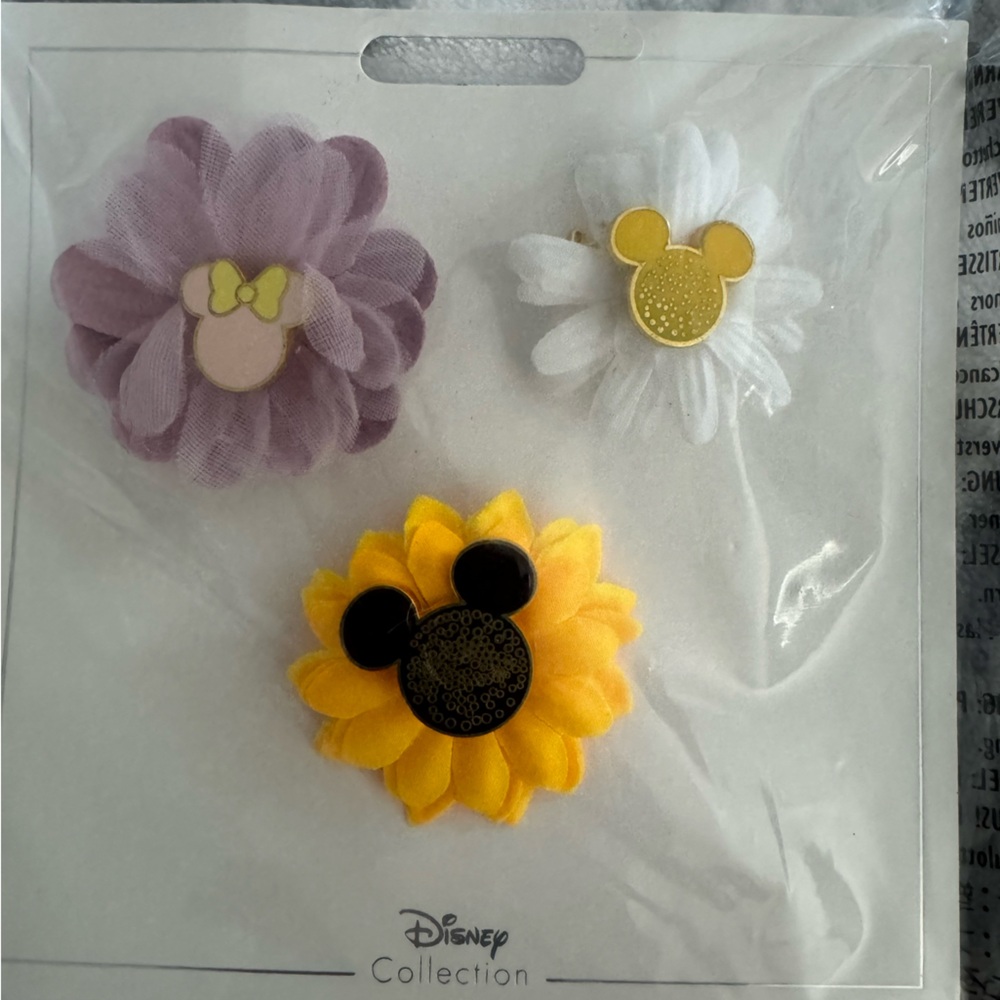 Disney Parks Mickey Flowers Disney Flair Collectors Brooch  Set